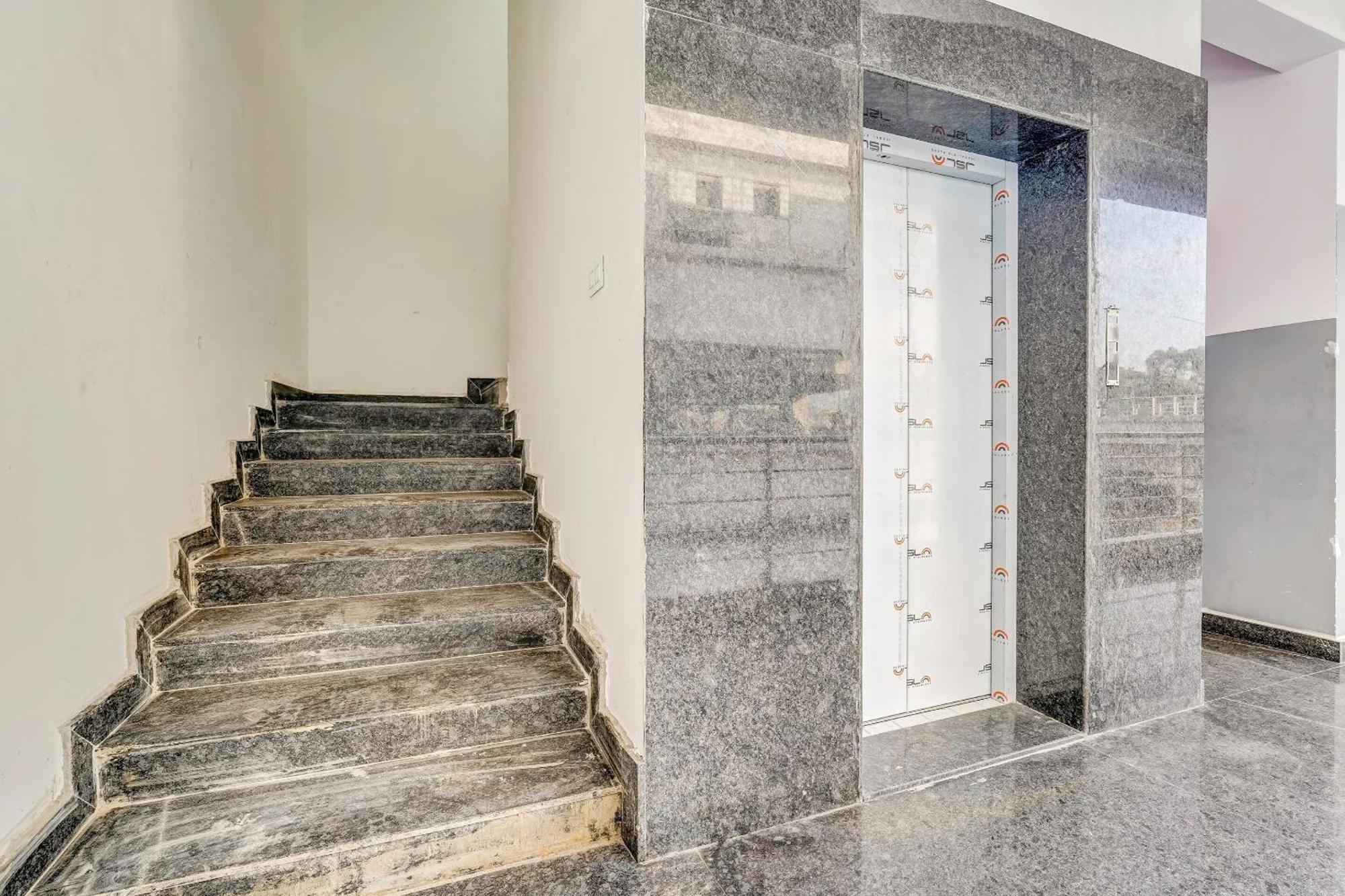 Oyo Flagship Hotel Ayodhya بنغالور المظهر الخارجي الصورة